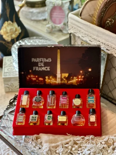 Grands Parfums De France Sammler Box mit 12 Parfums